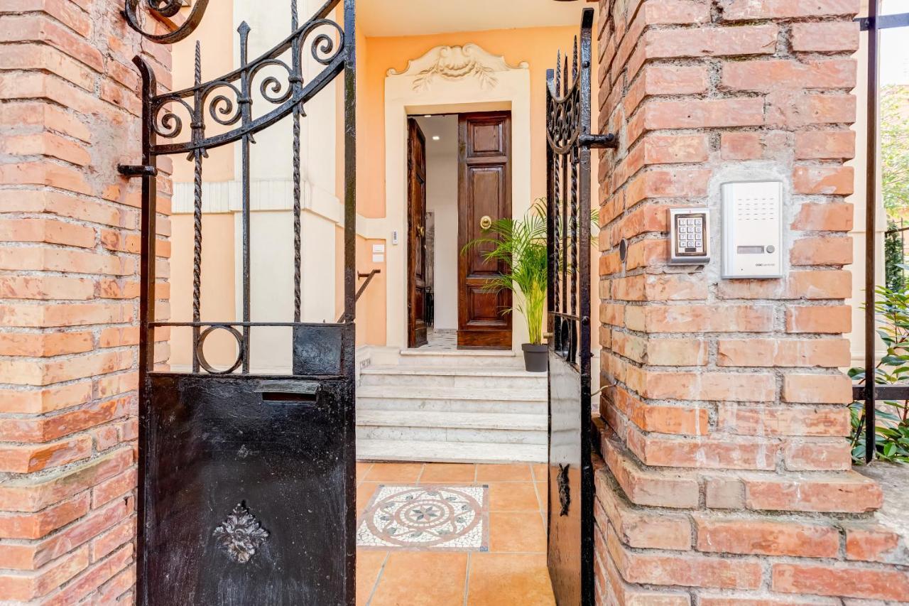 Villa Chiara - A New Luxury Star Is Born In Rome! Екстер'єр фото